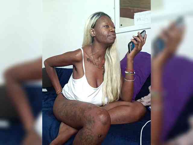 InstaG_TittyMonroe webcam