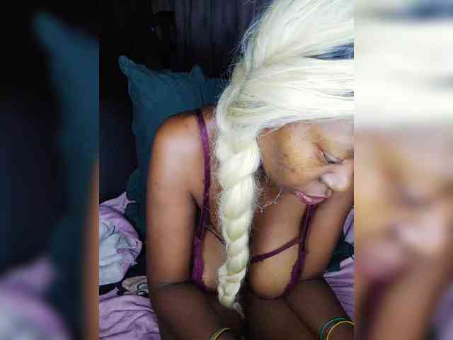 InstaG_TittyMonroe webcam