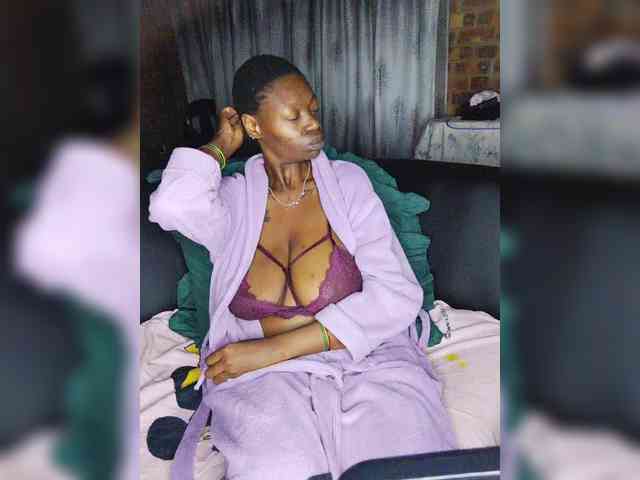 InstaG_TittyMonroe webcam