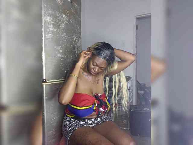 CleavageKING Live Webcam on BongaCams