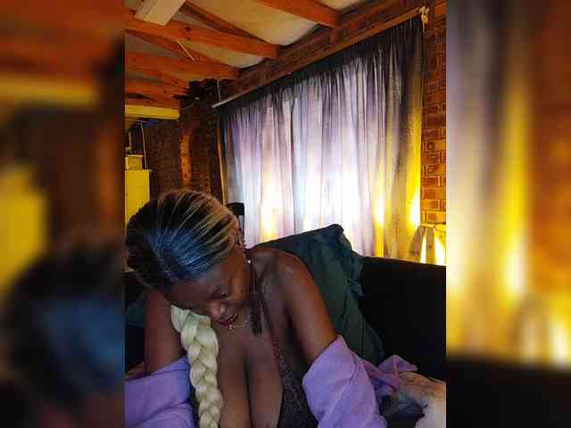 InstaG_TittyMonroe webcam