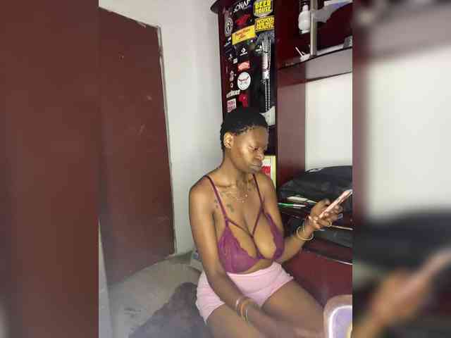 InstaG_TittyMonroe webcam