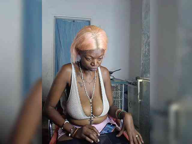 CleavageKING Live Webcam on BongaCams