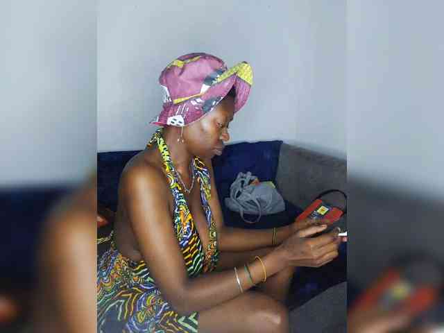 InstaG_TittyMonroe webcam