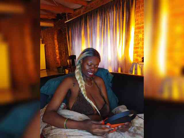 InstaG_TittyMonroe webcam