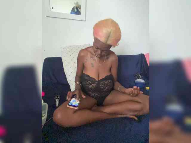 InstaG_TittyMonroe webcam