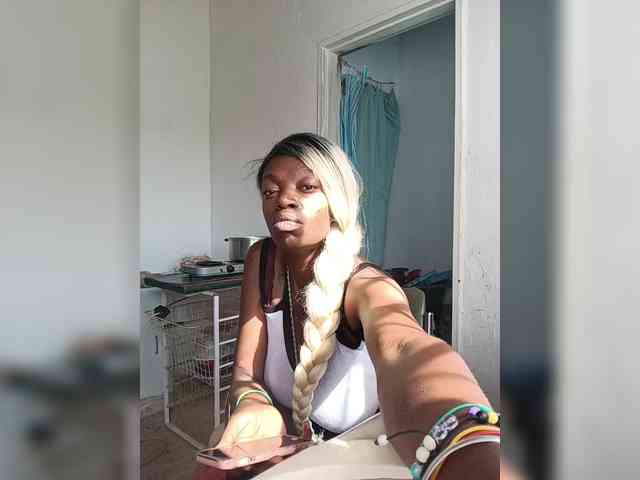 InstaG_TittyMonroe webcam