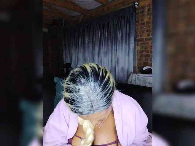 InstaG_TittyMonroe webcam