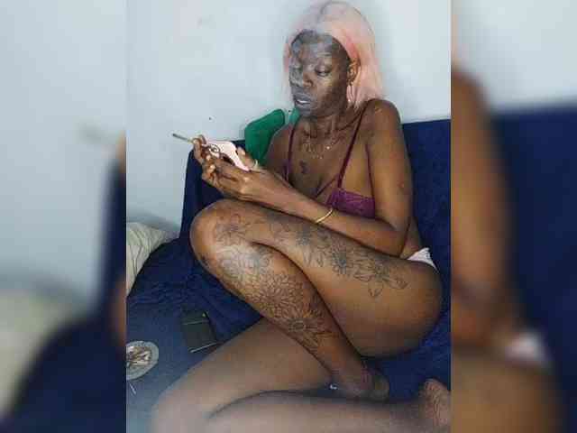 InstaG_TittyMonroe webcam