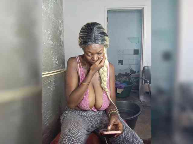 InstaG_TittyMonroe webcam