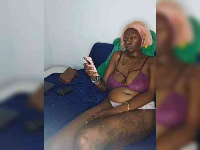 InstaG_TittyMonroe webcam