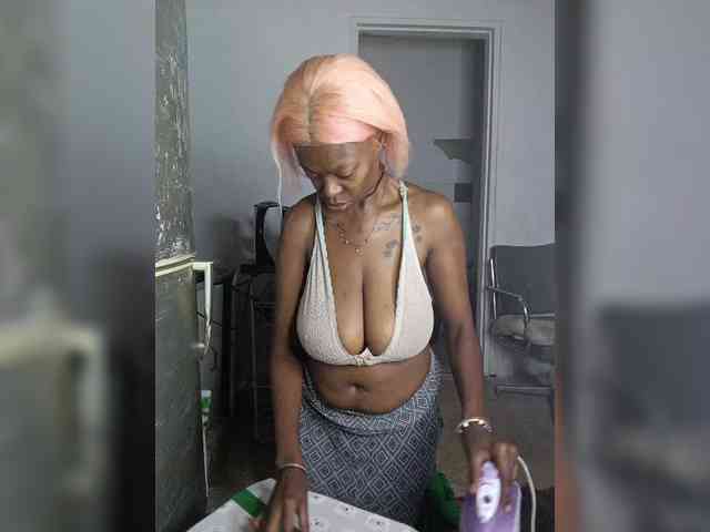 InstaG_TittyMonroe webcam