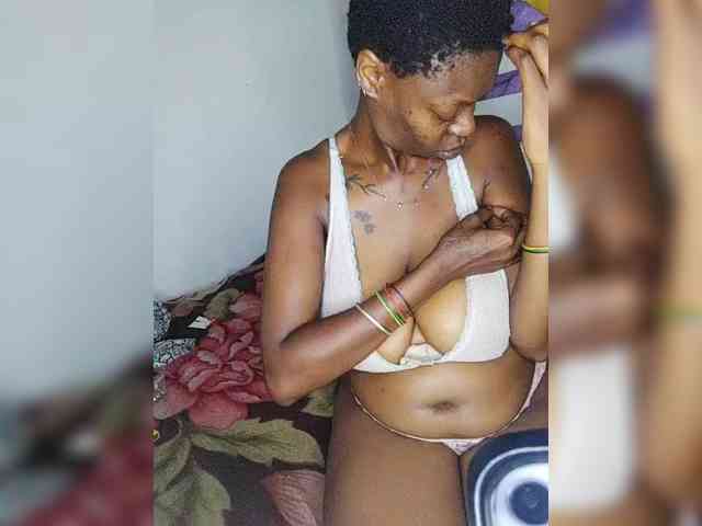 InstaG_TittyMonroe webcam