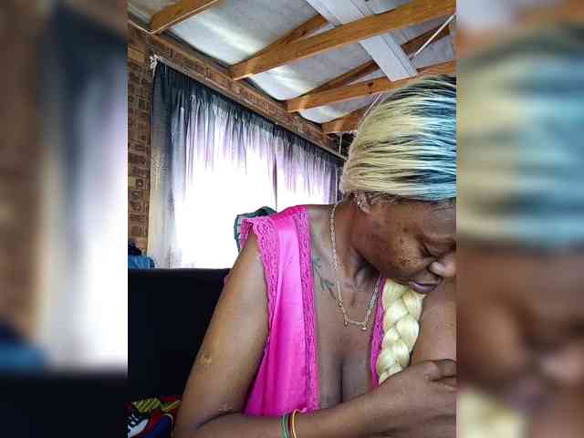 InstaG_TittyMonroe webcam