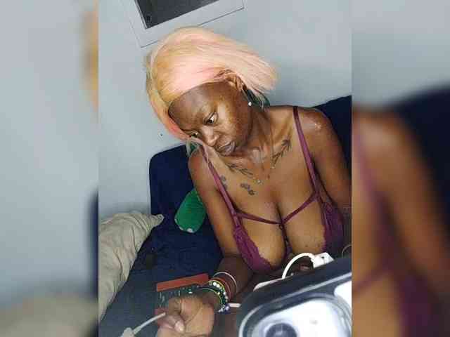 InstaG_TittyMonroe webcam