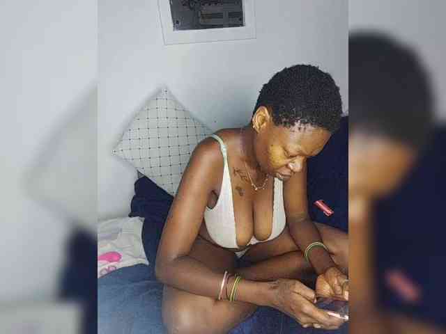 InstaG_TittyMonroe webcam