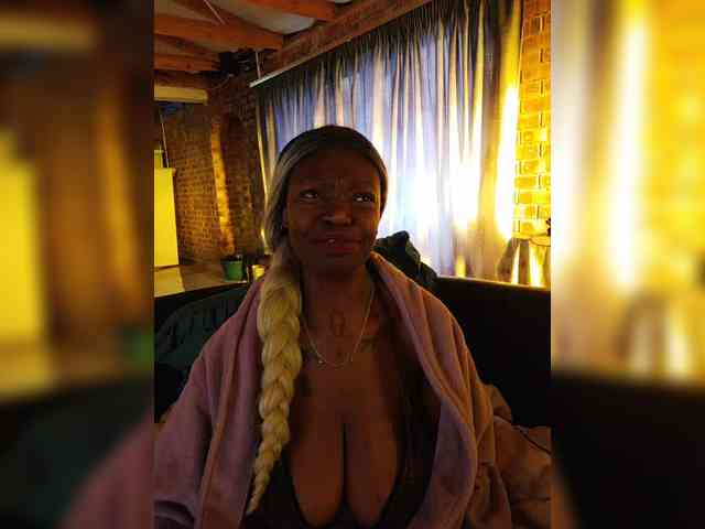 InstaG_TittyMonroe webcam