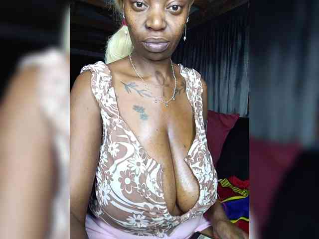 InstaG_TittyMonroe webcam