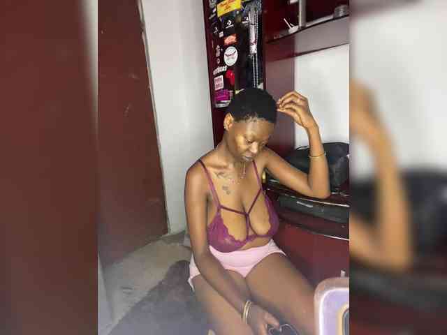 InstaG_TittyMonroe webcam