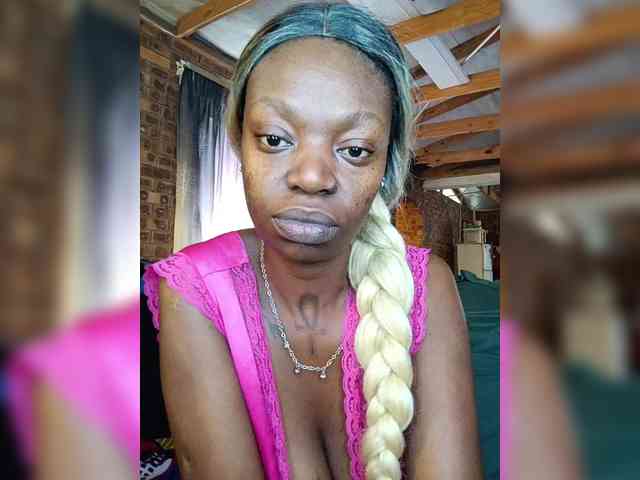 CleavageKING Live Webcam on {site_name}