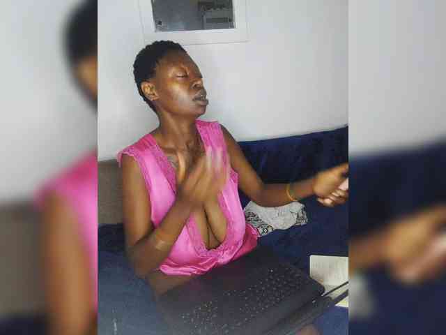 InstaG_TittyMonroe webcam