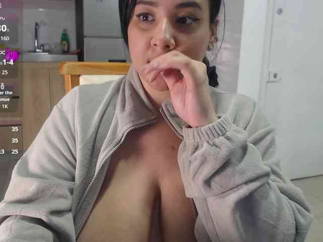 bigboobsrose1 webcam