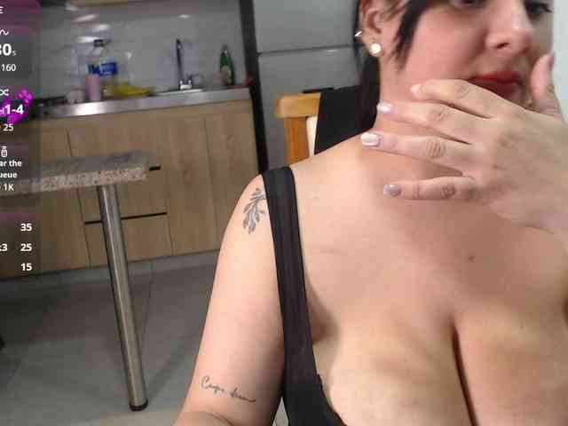 bigboobsrose1 webcam