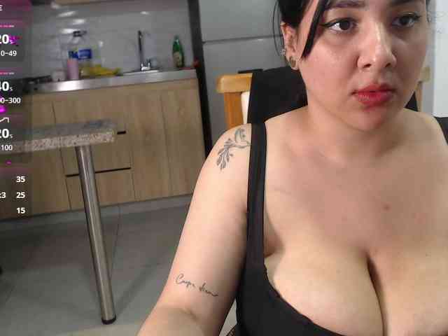 bigboobsrose1 webcam