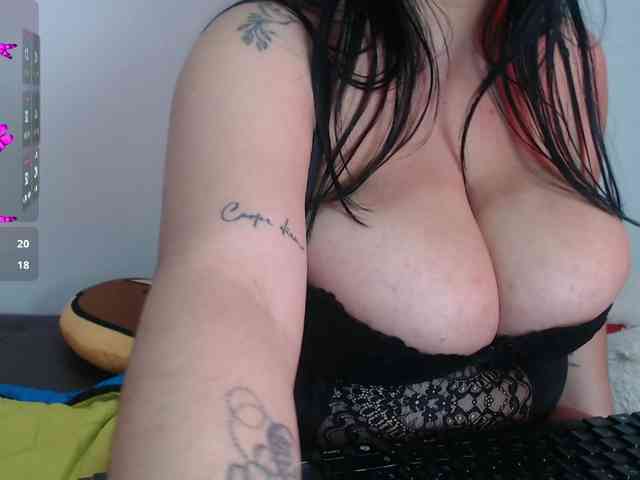 bigboobsrose1 webcam