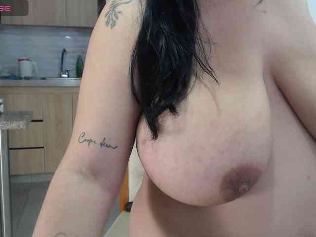 bigboobsrose1 webcam