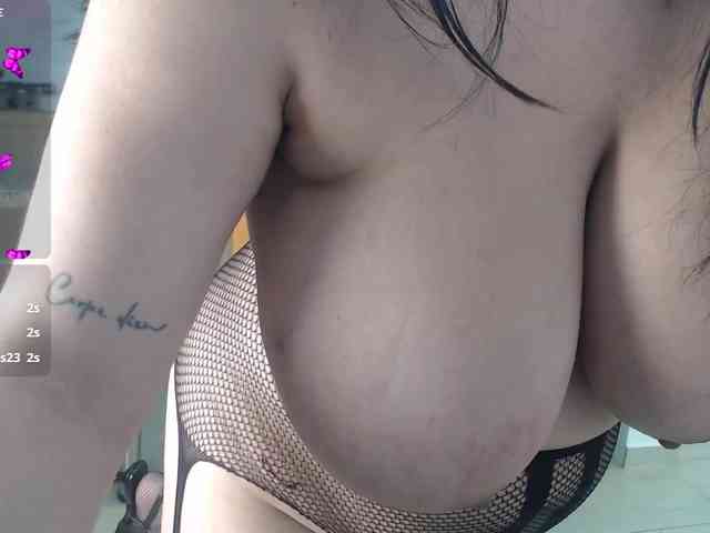 bigboobsrose1 webcam