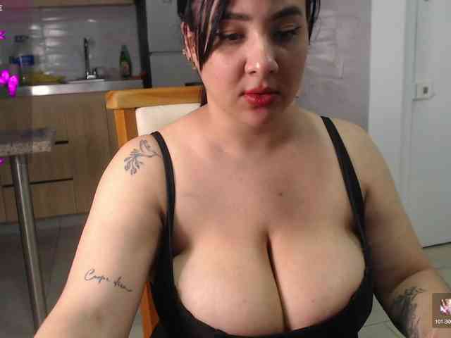 bigboobsrose1 webcam