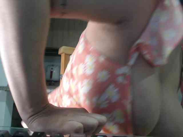 bigboobsrose1 webcam