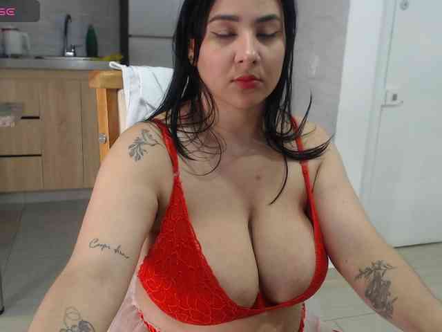 bigboobsrose1 webcam