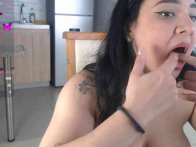 bigboobsrose1 webcam