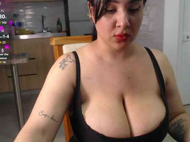 bigboobsrose1 webcam