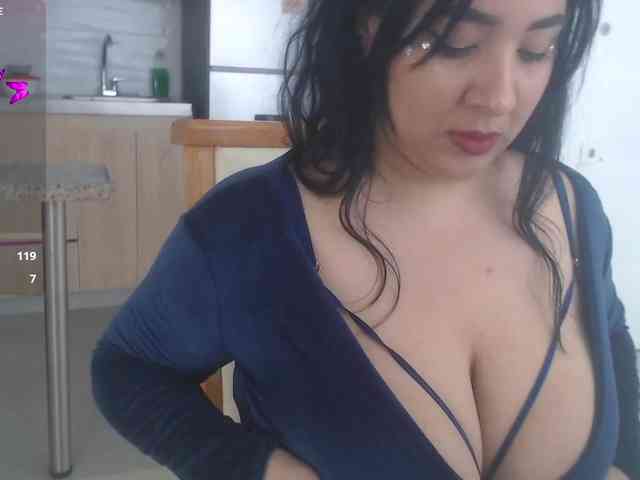 bigboobsrose1 webcam