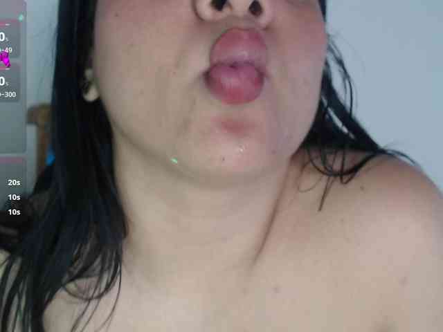 bigboobsrose1 webcam