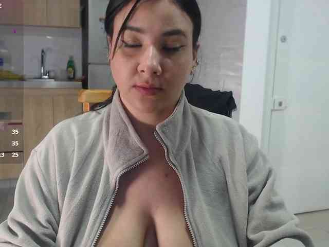 bigboobsrose1 webcam