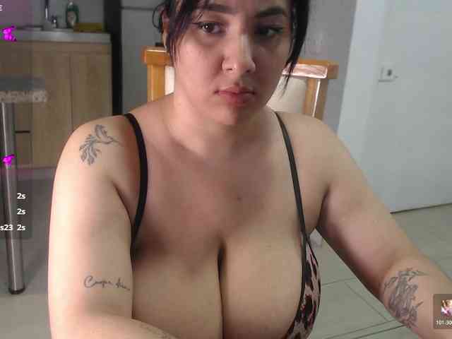 bigboobsrose1 webcam