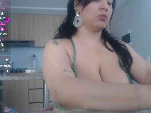 bigboobsrose1 webcam