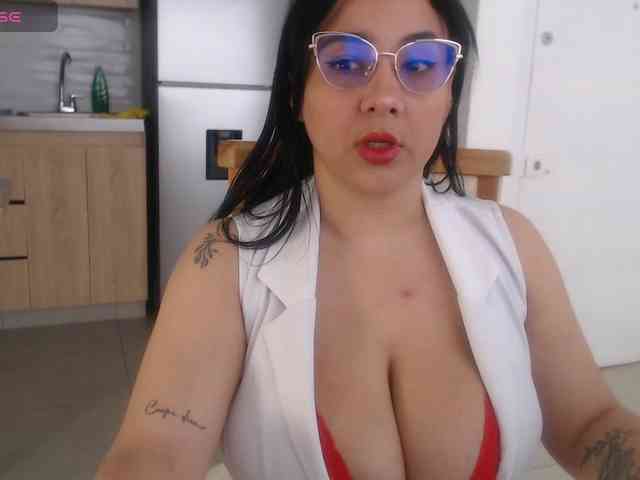 bigboobsrose1 webcam