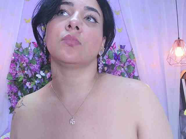 bigboobsrose1 webcam
