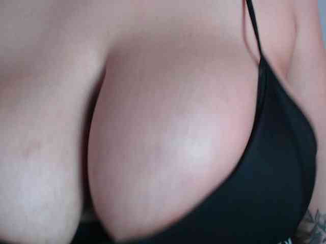 bigboobsrose1 webcam