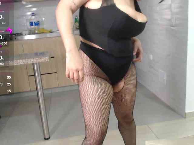 bigboobsrose1 webcam