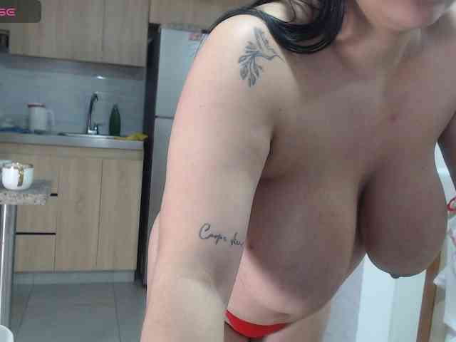 bigboobsrose1 webcam