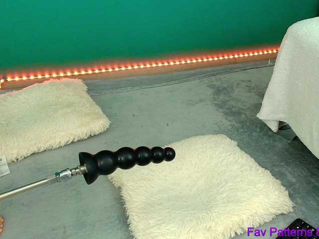 Emma-Donovani's BongaCams show and profile