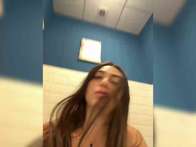 NikkySecrets's webcam live show