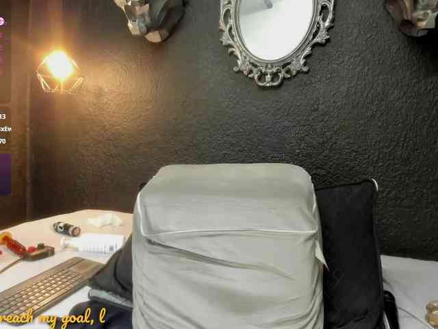 hazel-milf webcam