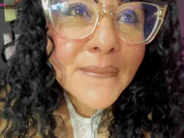 hazel-milf webcam
